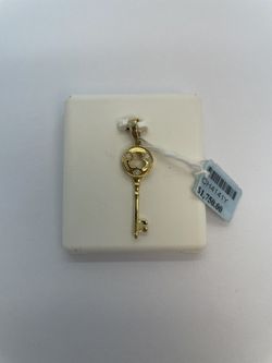 14k Gold Diamond Key Pendant. New.