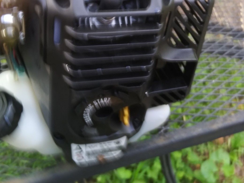Craftsman Ws410 30Cc 4Cycle 17In Straight Shaft Gas String Trimmer