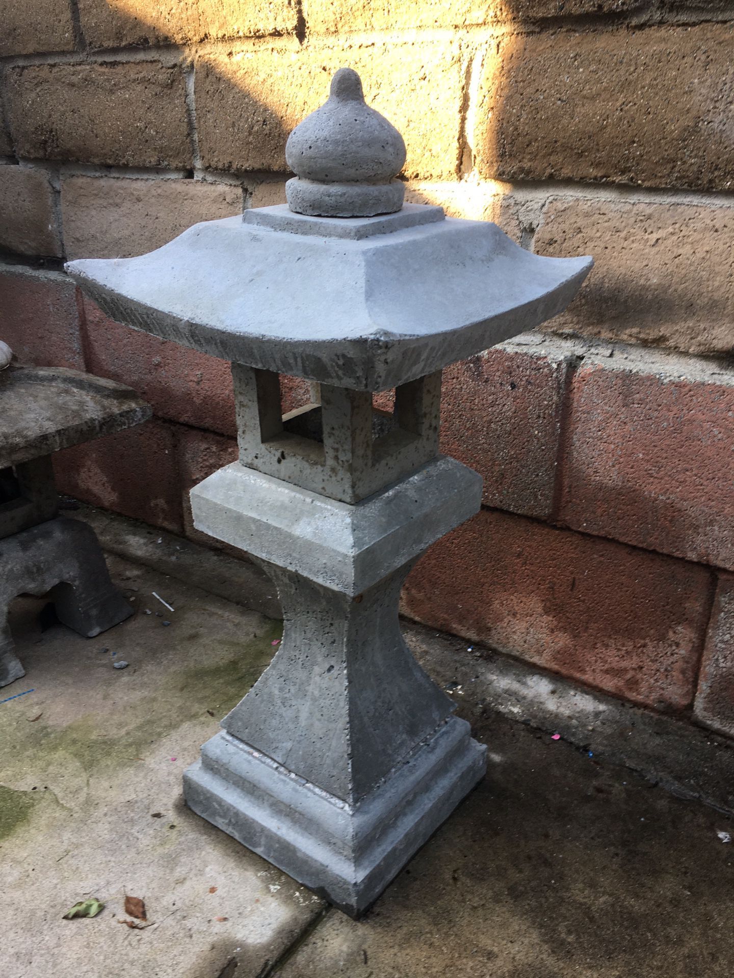 Japanese pagoda Lantern Concrete Garden Statue