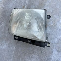 2000 tacoma headlight