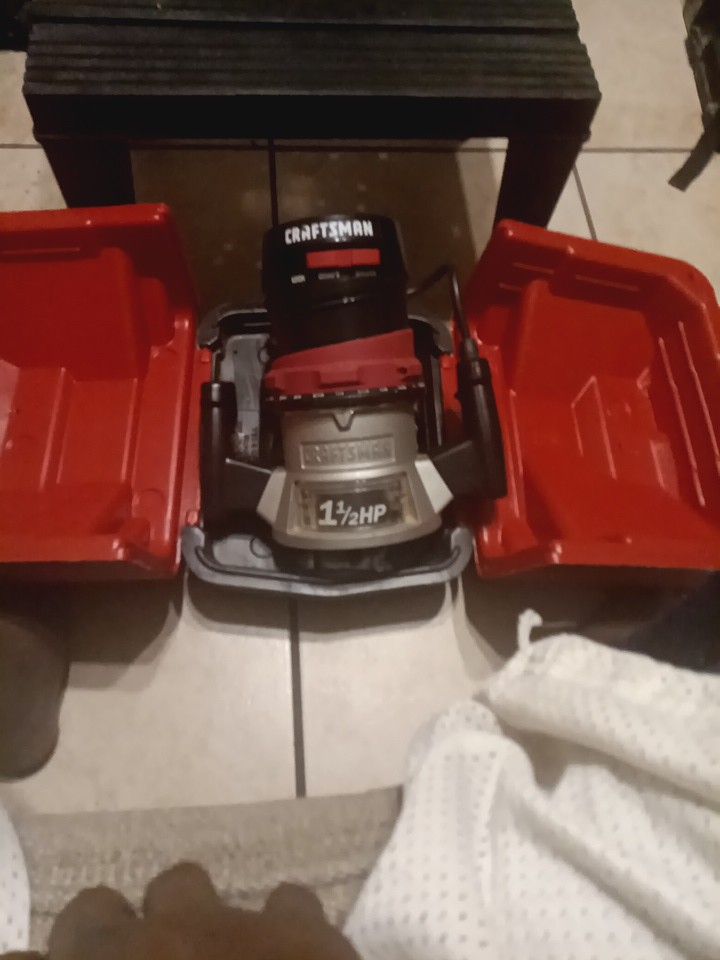 Craftsman Router 1 1/2 HP With Table & Case