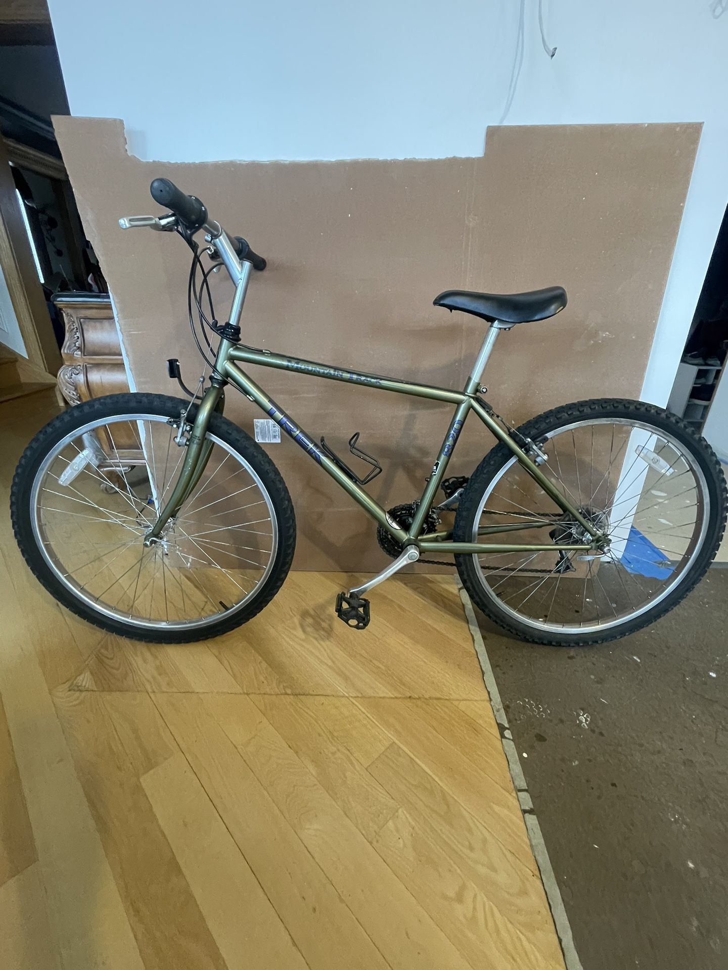 Trek Mountain Track 820