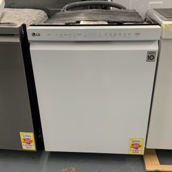 LG Front Control Dishwasher with QuadWash™ and EasyRack™ Plus Capacity Standard $749