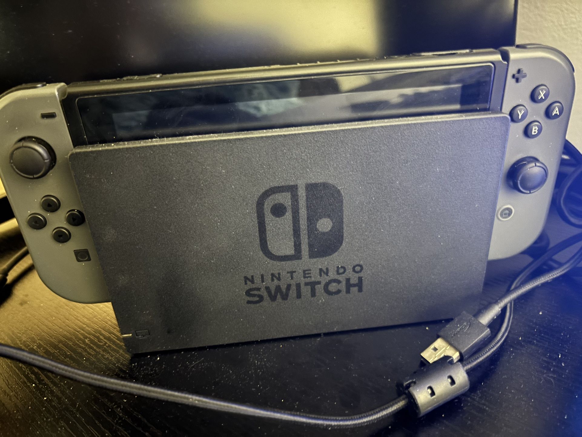 Nintendo Switch Console with Gray Joy-Con Controller