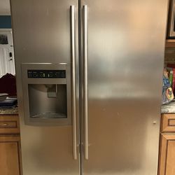 LG Stainless Steel Refrigerator/Freezer- 36” Width French Door Unit With Water Filter