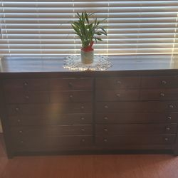 dresser, with 6 drawers