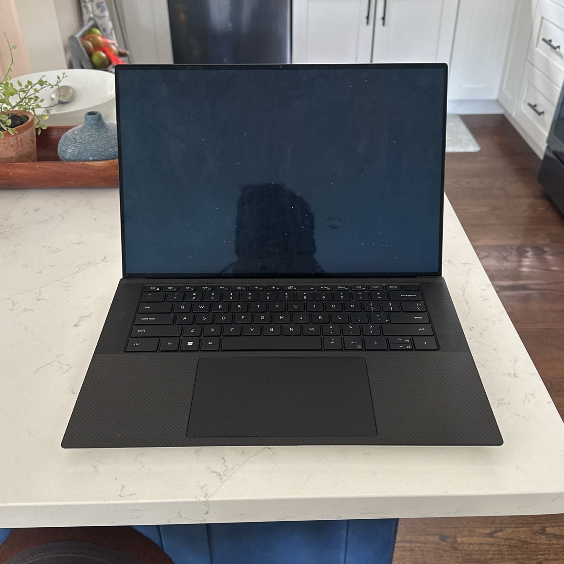 DELL XPS 9510 OLED GREAT FOR HEAVY LOADS