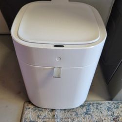 Touchless 3.5 Gallon Trash Can