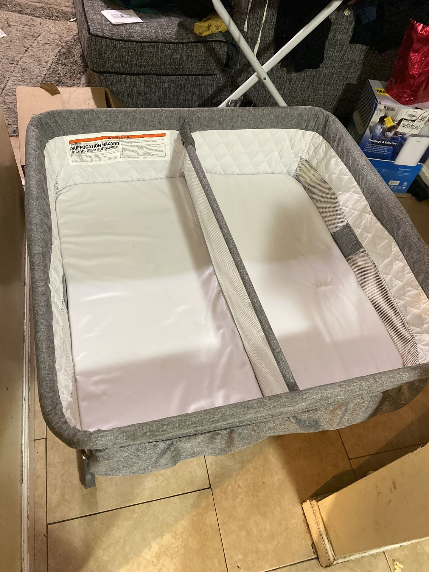 Simmons Kids By The Bed City Sleeper Bassinet Adjustable Height Portable Crib with Wheels & Airflow Mesh, Grey Tweed Nursery furniture & Decor