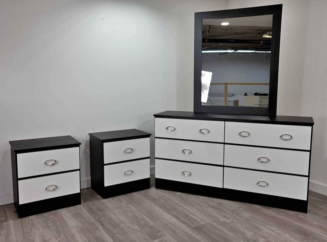 Dressers with Mirror and Nighstands / Comodas con Espejo y Mesitas de Noche 