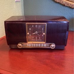 Antique tube a.m. radio with clock