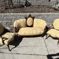 Victorian Loveseat And Chairs 