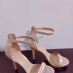 Classic Nude Heels (Size 11)