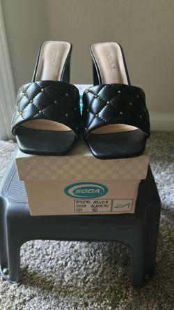 Black Soda Sandal size 6.5