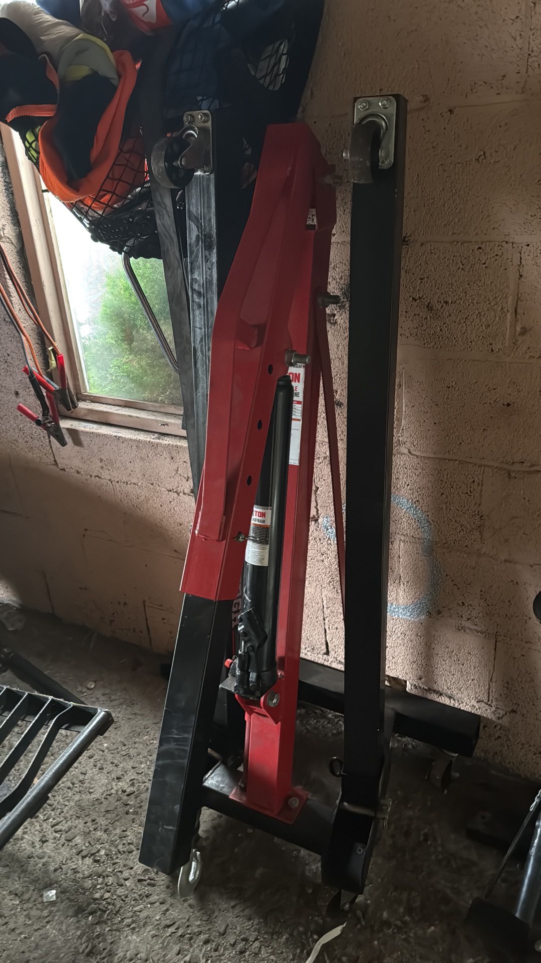 PITTSBURGH 2 Ton Capacity Foldable Shop