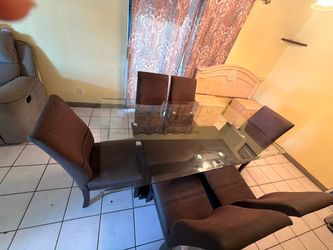 Dining table with 6 beautiful chairs