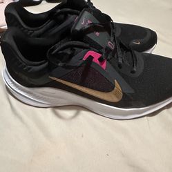 Nike Woman Shoes Size 8 New 