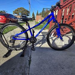 Specialized HotRock Mountain Bike 
24" Tires Like New Ready to Ride 