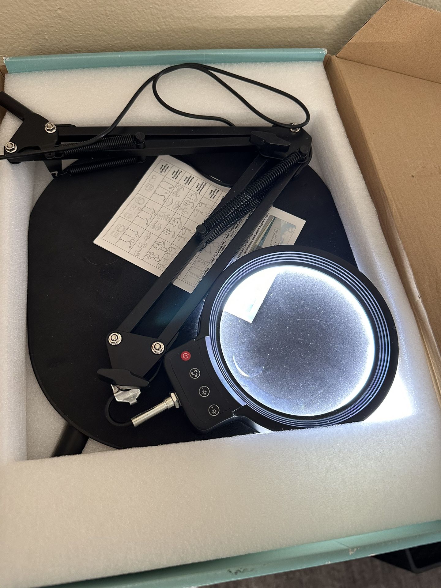 Brand-new Floor Lamp Magnifying Glass.