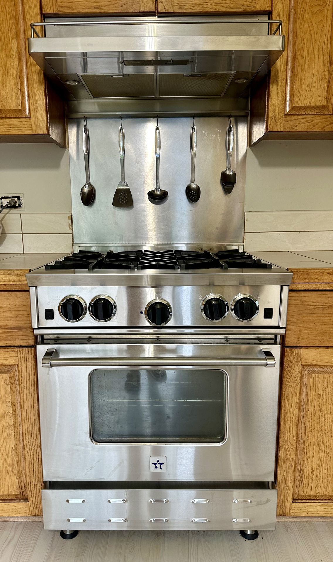 Used 30” BlueStar Professional Gas Range Oven & zephyr hood Stainless Steel