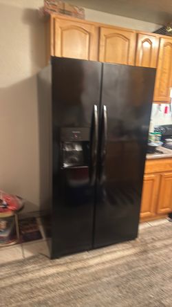 Frigidaire freestanding side by side