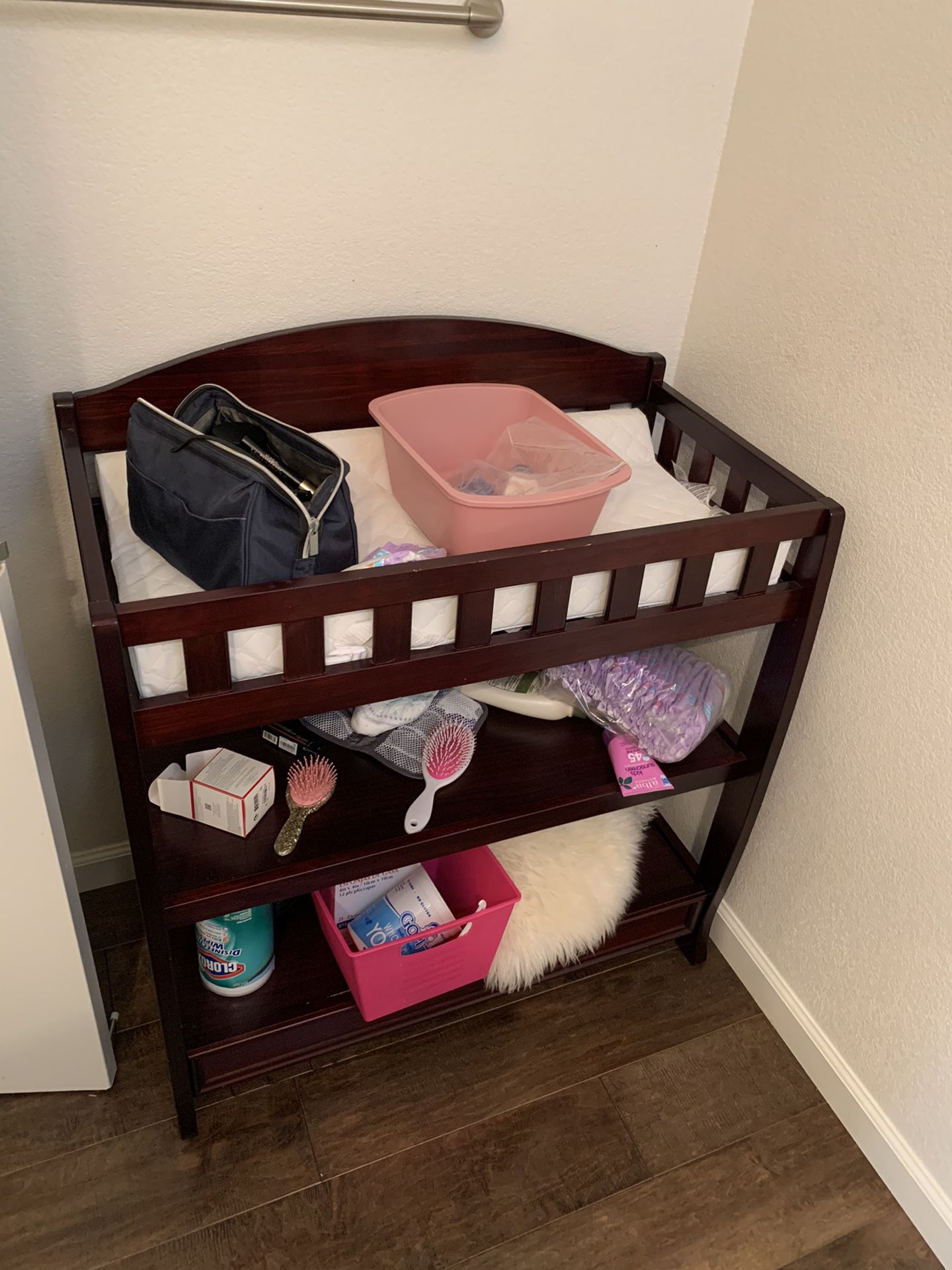 Baby diaper changing table