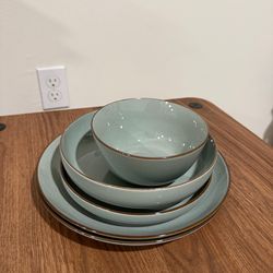 Sage Green Stoneware Dinnerware Set – 16 Piece Place Setting (Speckled, Rustic Rim)