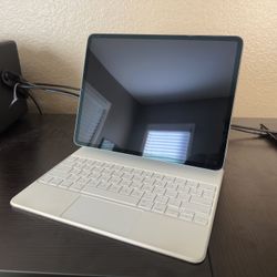 M1 iPad Pro 12.9 256gb With Magic Keyboard Case