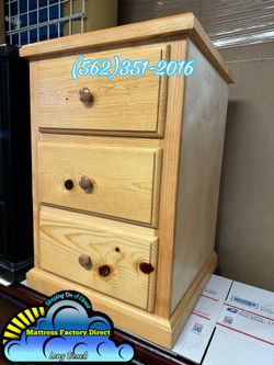 Beautiful oak 3 Drawer Pine nightstand