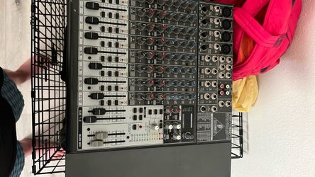 Behringer XENYX 1622FX Audio Mixer – 16 Input Mixer w/ Effects