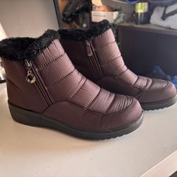 Women’s Snow Boots Size 6