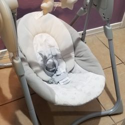 Graco Slim Spaces Compact Baby Swing