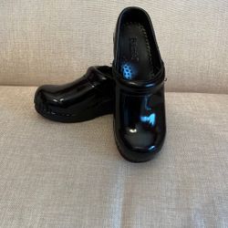 Bjorndal Patent Leather Women’s Clogs Size 6. New With Box. Never Worn. Run Small