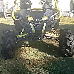 Green Can-am Maverick 