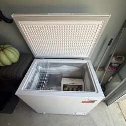 Frigidaire Garage-Ready Deep Freezer (7 cu ft)