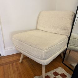 White comfy chair 