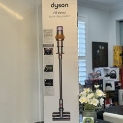 Dyson V15 Detect Total Clean Vacuum With 10 Accessories 