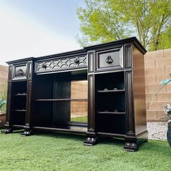 78W 43H BEAUTIFUL STANLEY DRESSER BUFFET/CREDENZA/ TV STAND/SIDEBOARD ( FREE DELIVERY 🚚 FIRST FLOOR ) GREAT CONDITION 👌🏻🥰 