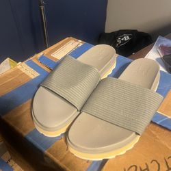  Women’s Sorel Roaming Easy Slip Ons