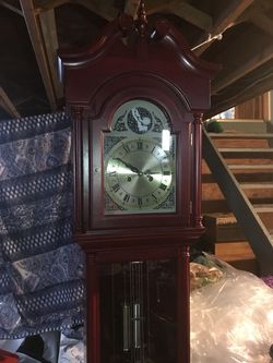 Selling grandfather clock,cherry color
