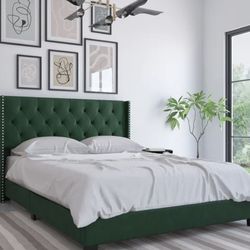 Tufted Emerald Green Upholstered Bed Frame: Regal Velvet