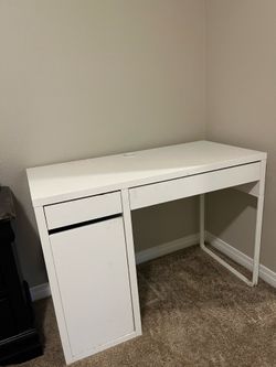 computer desk/ study table