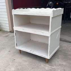 DIY Shabby Chic Shelf Unit