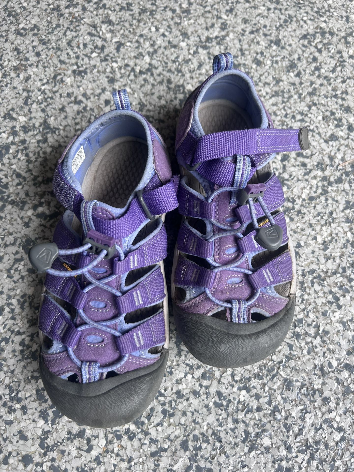 Girls keens Size 3