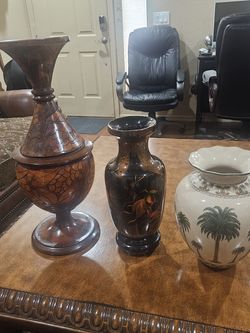 3 Decorative vases