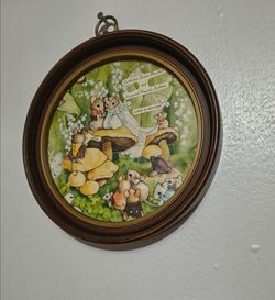 MC - VINTAGE ROUND PHOTO FRAME 9"