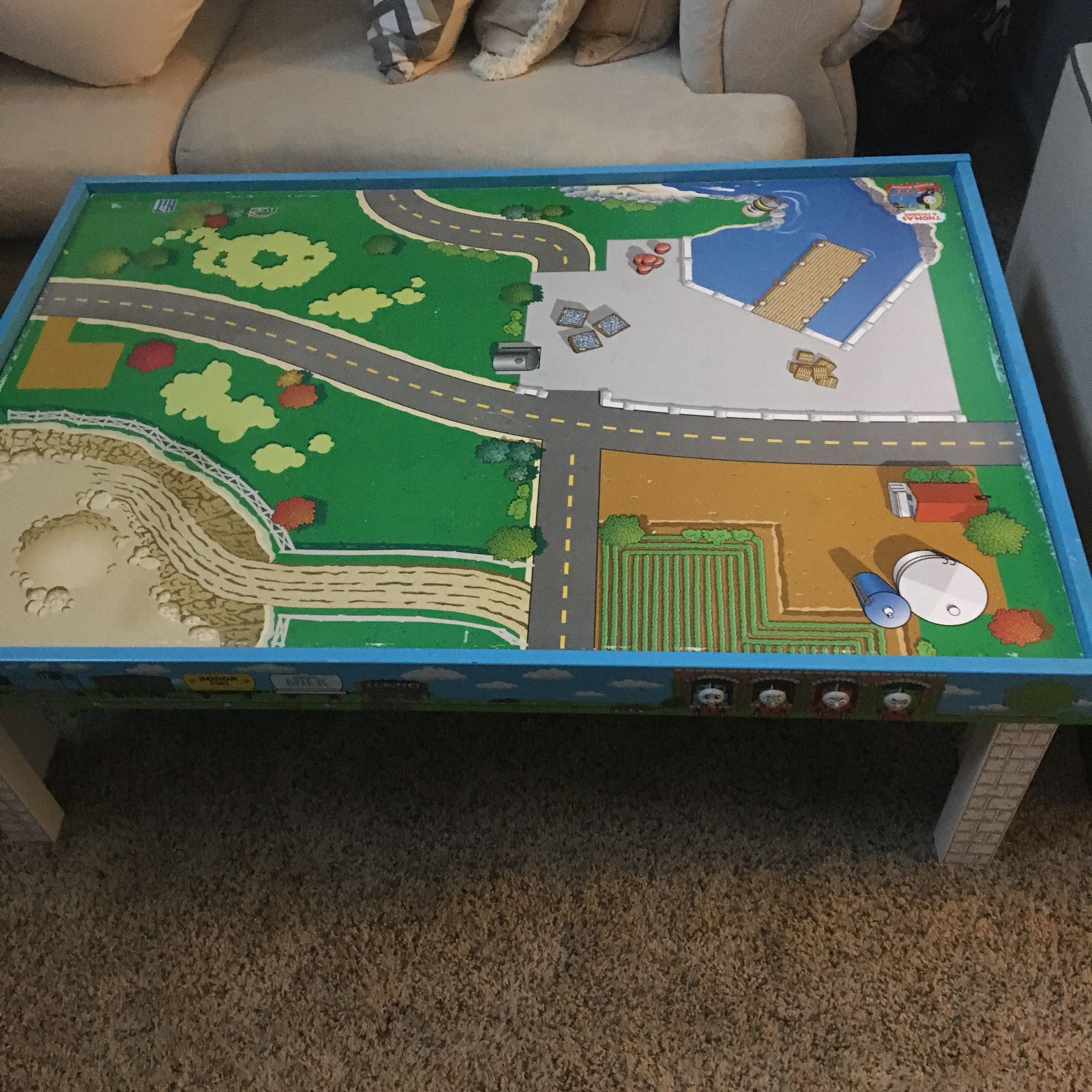 Official Thomas the Train (Island of Sodor) Table is 2-Sided