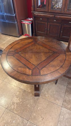 48” Round / 72” Oval Dining Table with extension