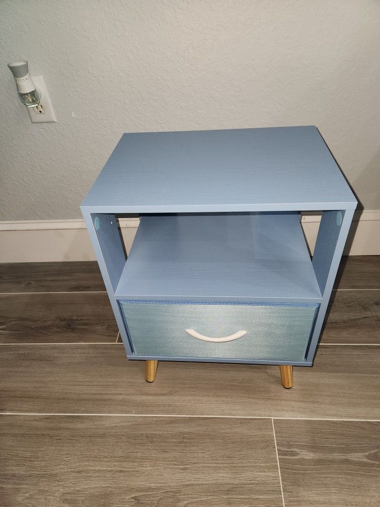 Nightstands (2 tables)