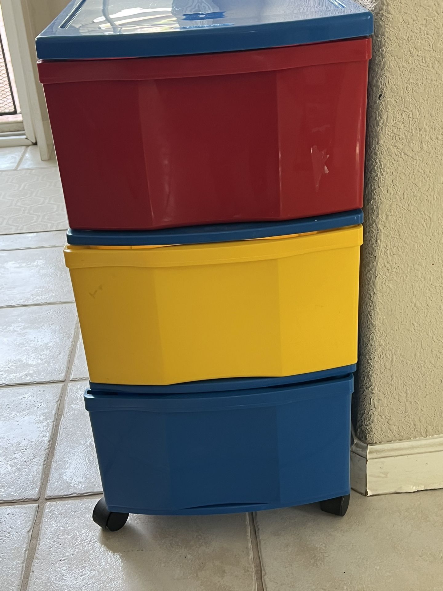 KIDS ROOM 3 DRAWER ORGANIZATION STORAGE ON WHEELS - RED YELLOW BLUE - EXCELLENT CONDITION